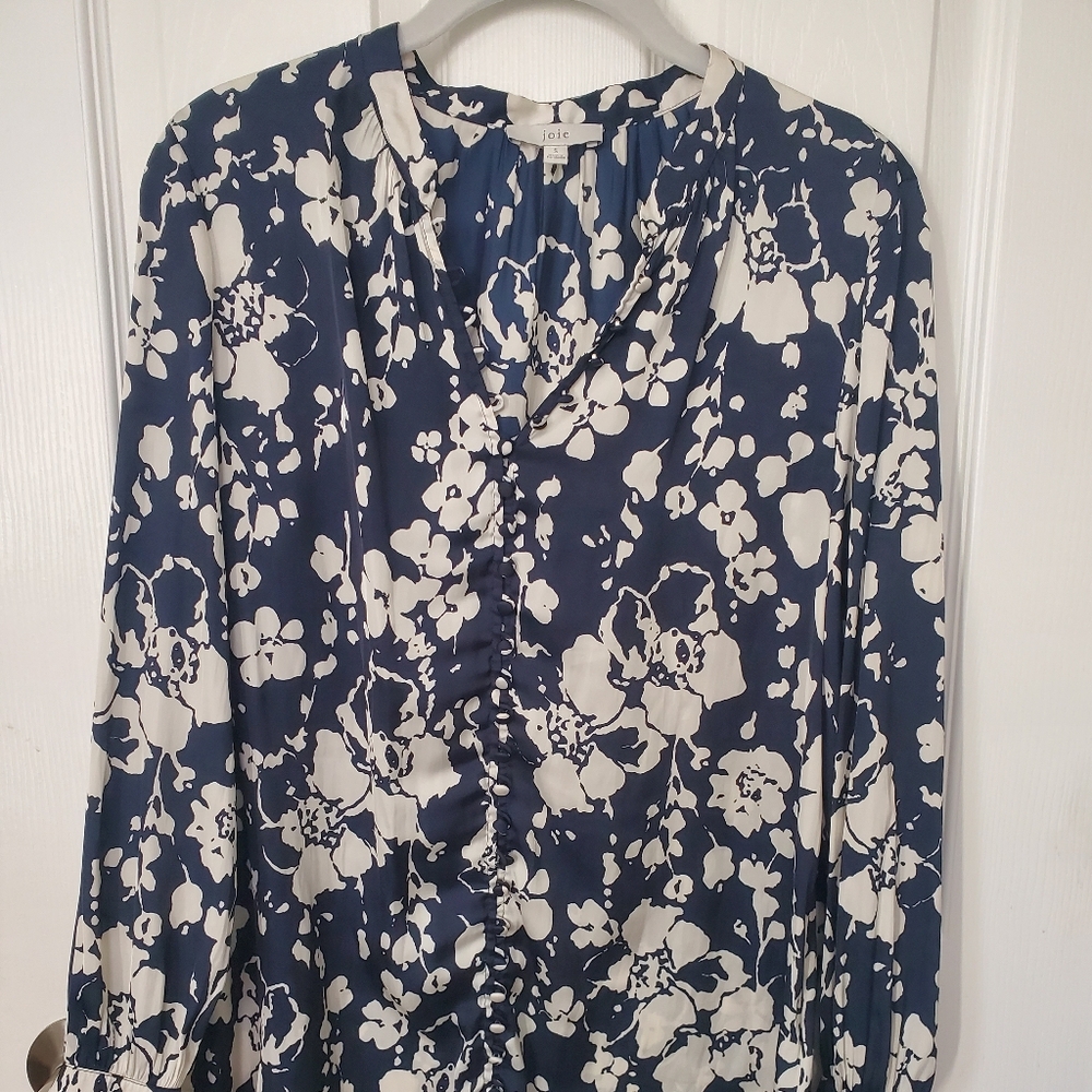 Joie Women's Navy and White Floral Blouse